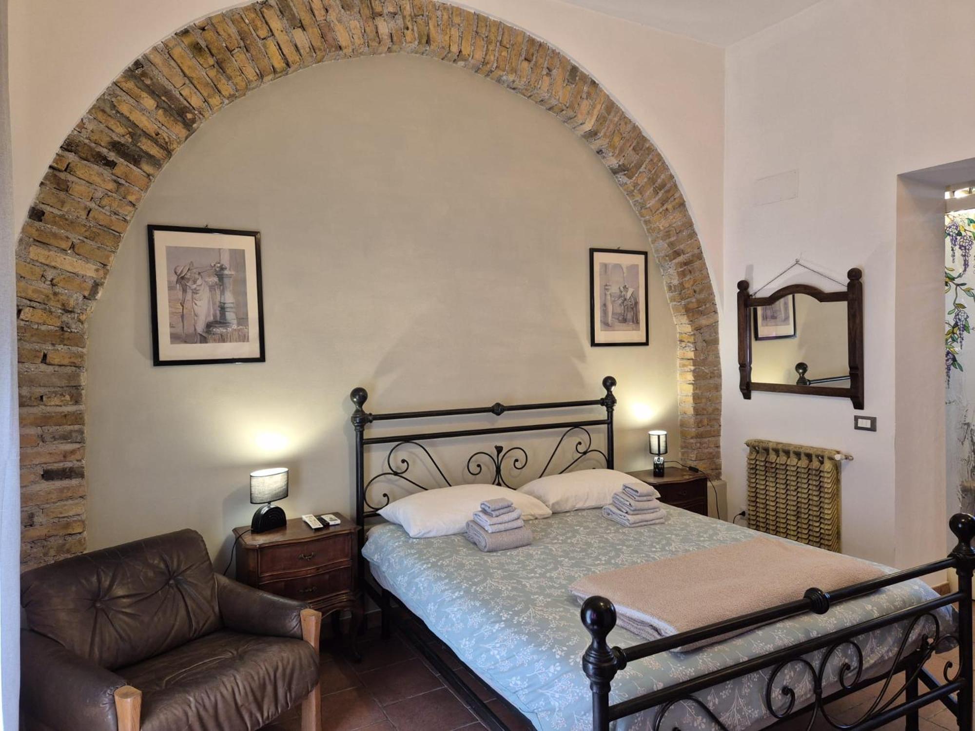 Mithra Hosting Hotel Rome Bagian luar foto
