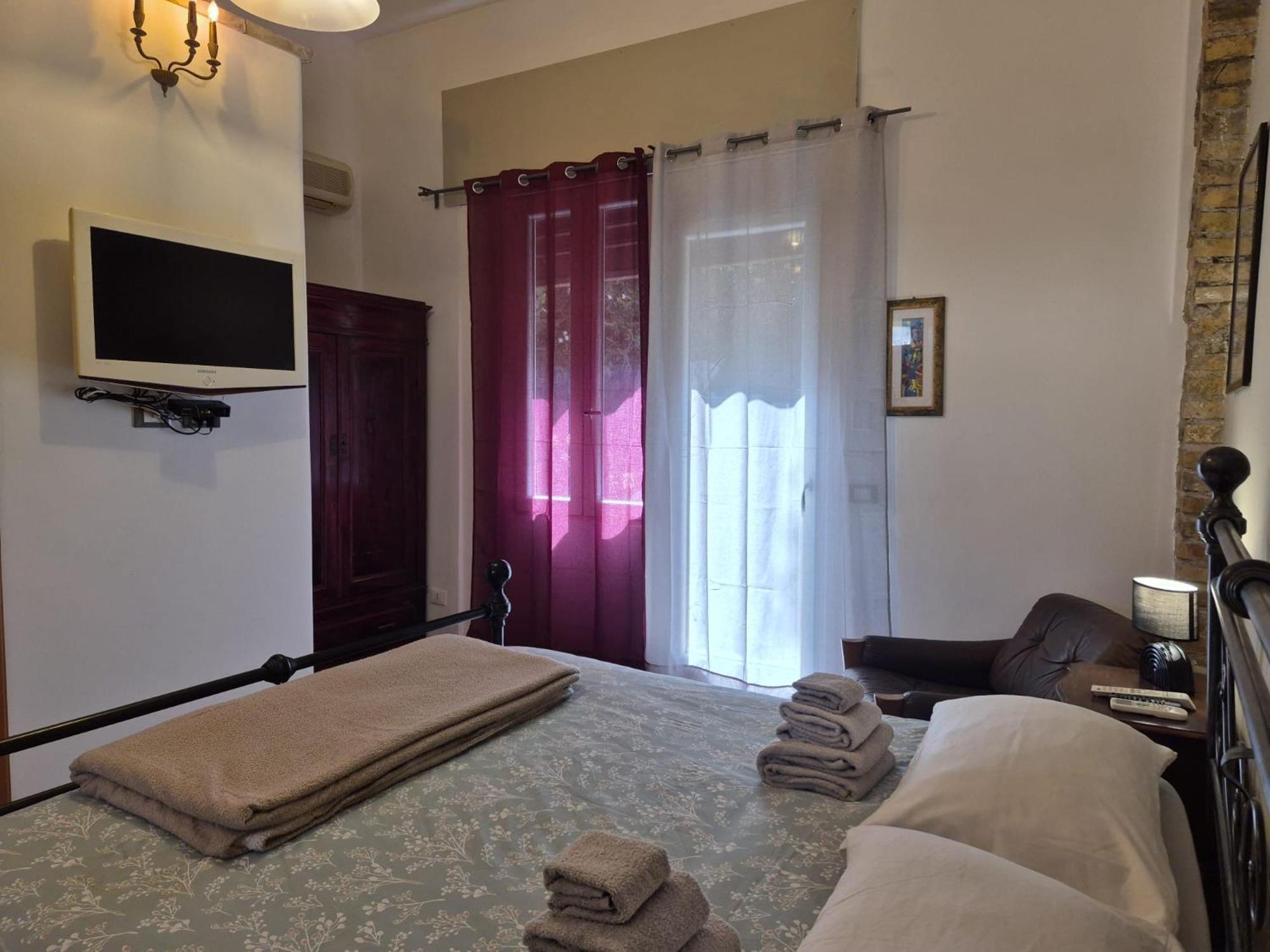 Mithra Hosting Hotel Rome Bagian luar foto